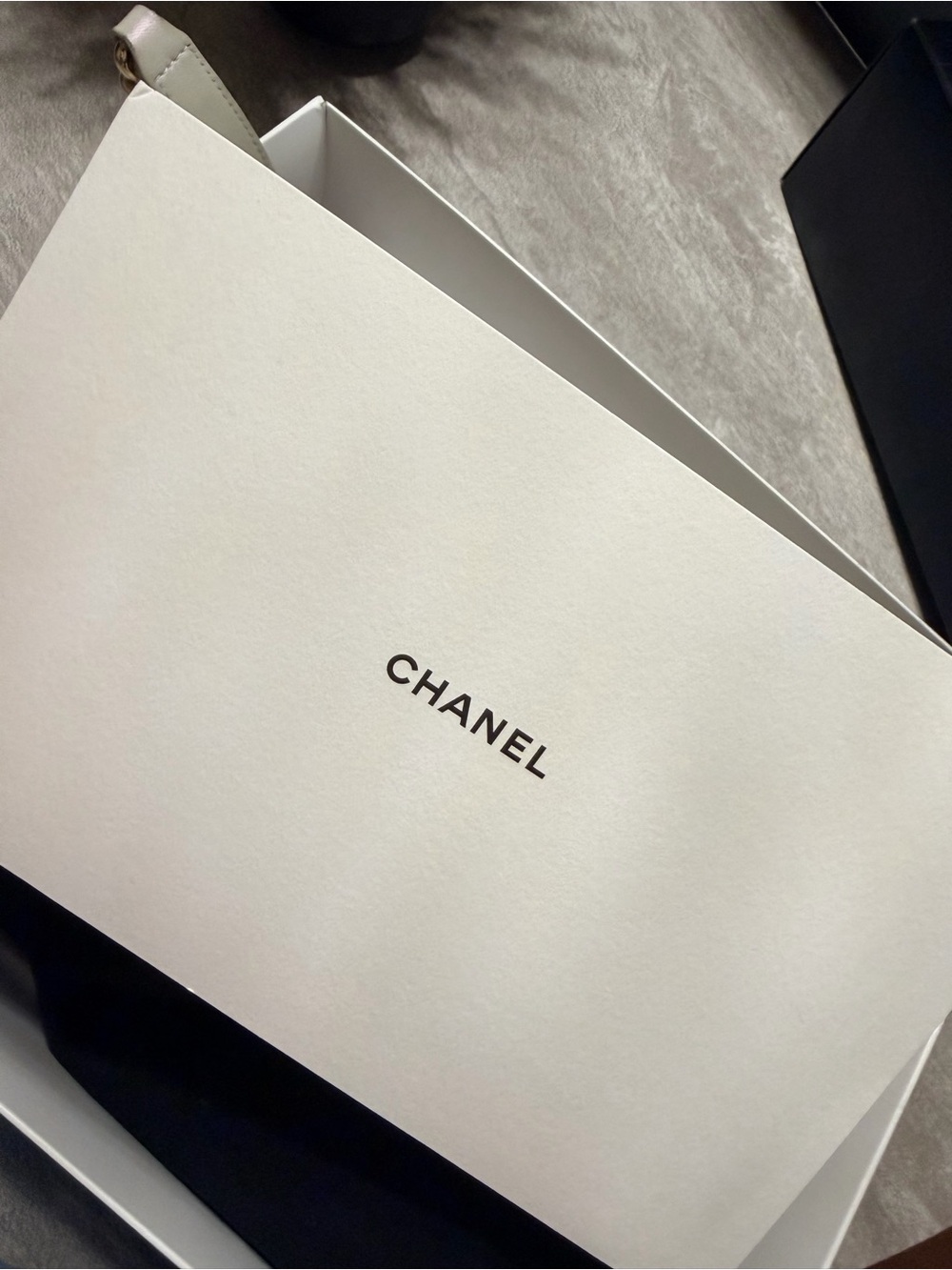 CHANEL Beige Quilted Shoulder Bag with Gold Chain - Picture 11 of 14